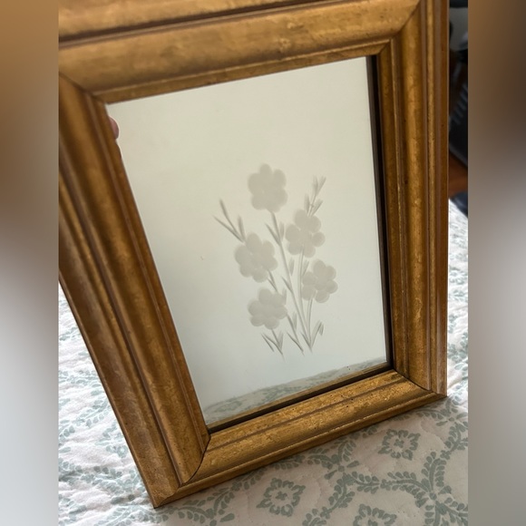 gold framed etched mirror - Picture 3 of 10